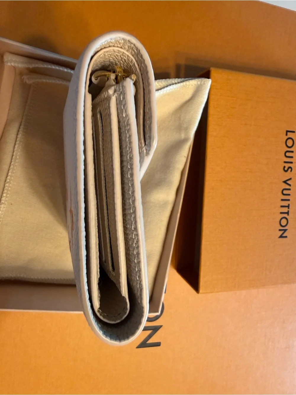 Louis Vuitton compact louis